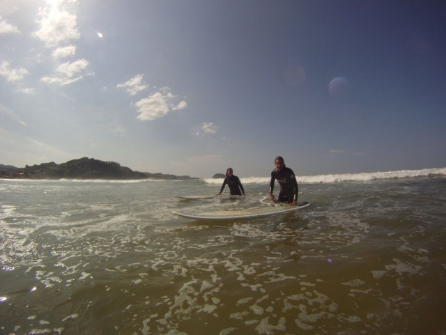 Sosteniendo las tablas en la superficie